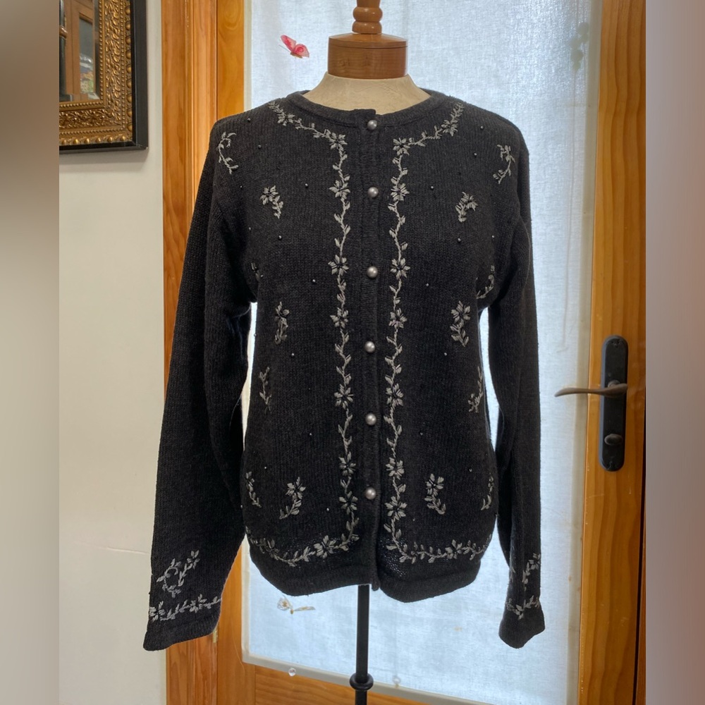 samantha taylor medium sweater